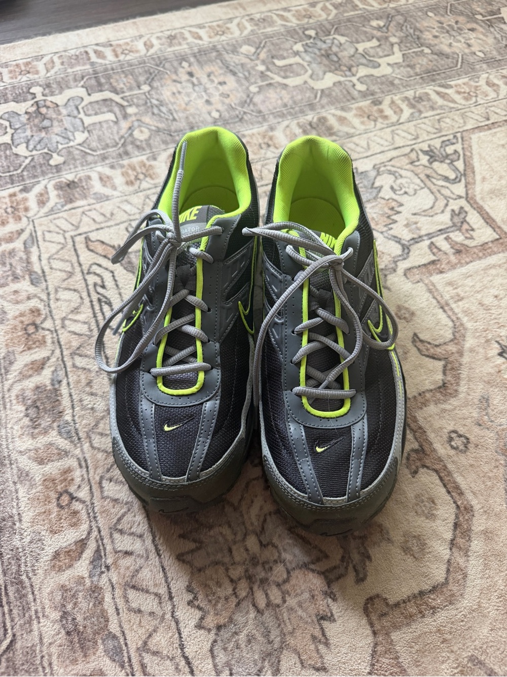 Nike Men’s Gray & Neon Green Sneakers